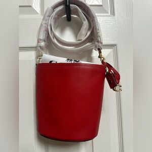 NWT Coach Dakota Bucket 16